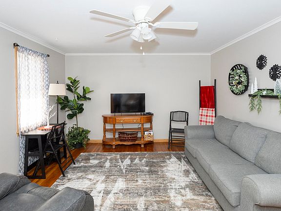 2nd image of 1309 W Spruce Ave