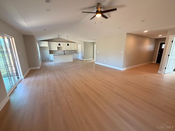 3rd image of 742 Odenwald Dr