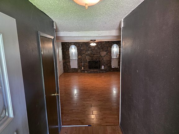 4th image of 909 W Glenwood Street