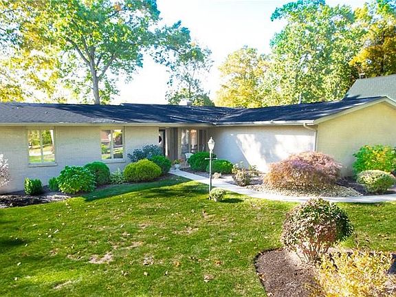 2nd image of 1207 Oakridge Dr