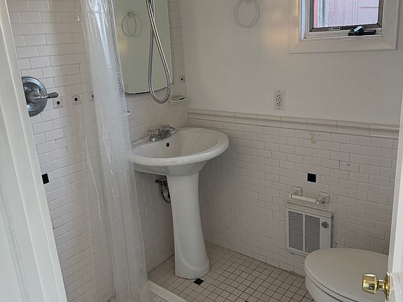 4th image of 256 E Montauk Hwy Unit 14