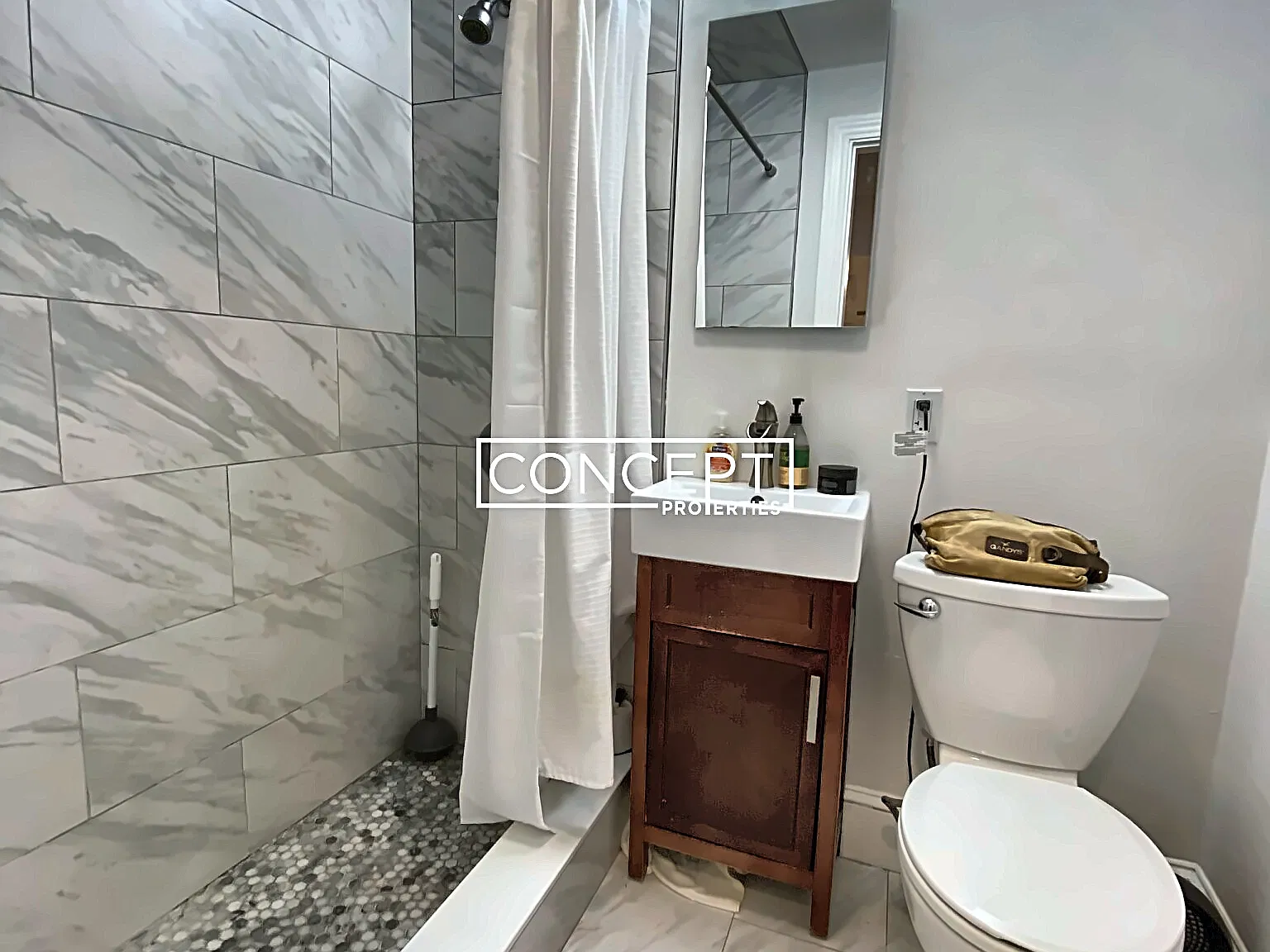 Studio, $3,000 — Photo 2