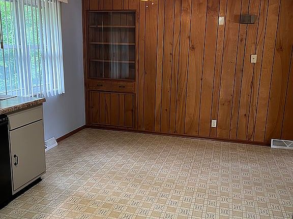 3rd image of 1201 Pawnee St