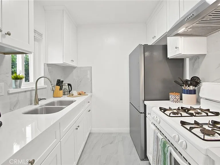 837 S Sierra Vista Ave #G — Photo 26