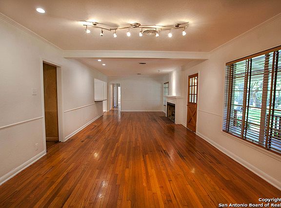 3rd image of 3127 S Valley View Ln