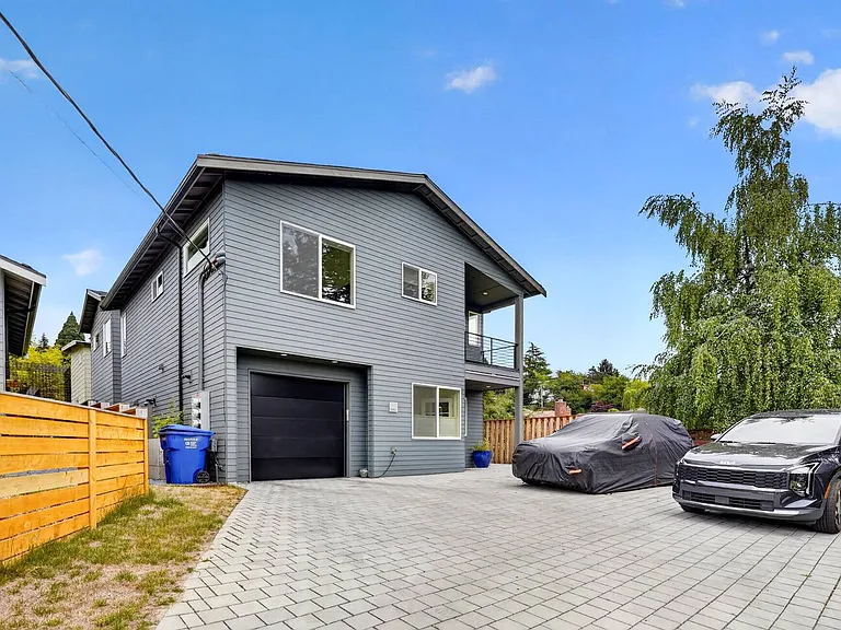 8810 41st Ave SW — Photo 10