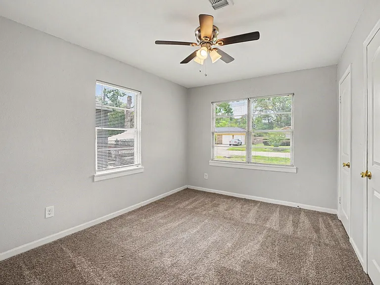 8433 Woodlyn Rd — Photo 11