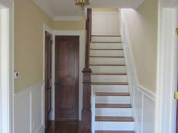 2nd image of 237 Tulip Ave