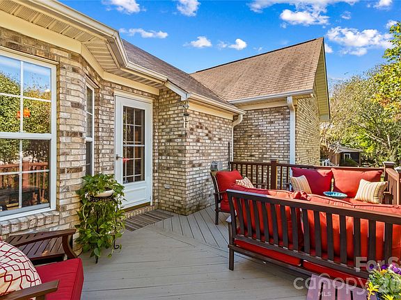 3rd image of 130 Bald Cypress Ln