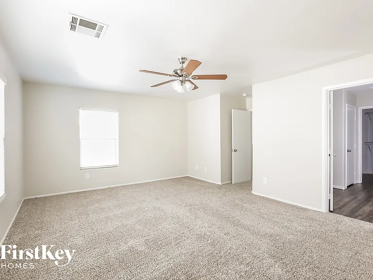 703 Loughton St — Photo 7