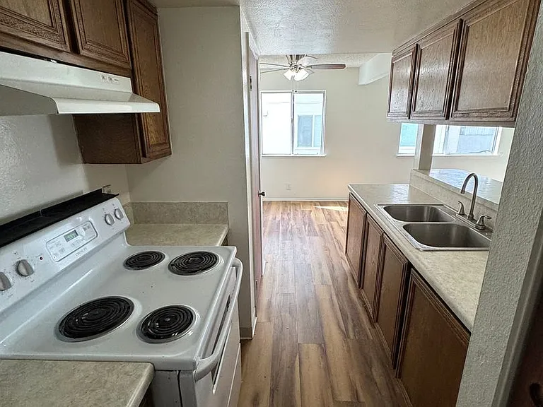 1212 Chalmette Ave — Photo 12