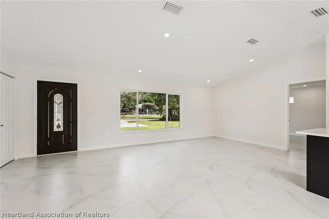 3 bed, 2.0 bath, 1500 sqft, $2,200 — Photo 4