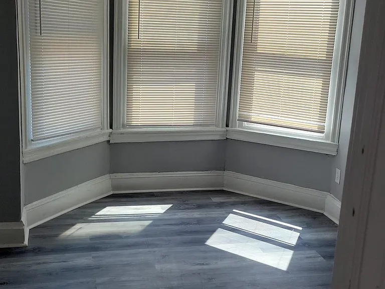 1438 N Edgewood St — Photo 13
