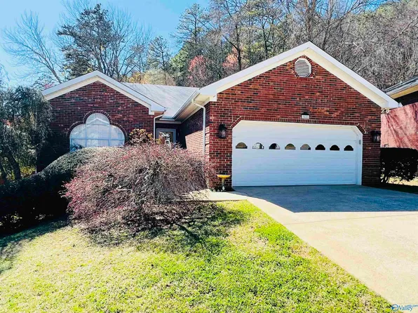 2605 Oak Village Dr, Anniston, AL 36207