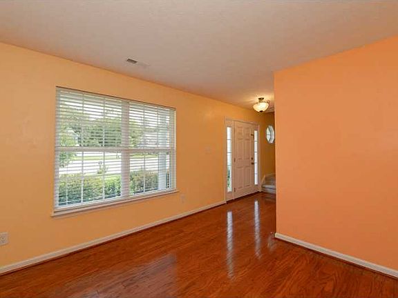 5th image of 108 Mulberry Ct