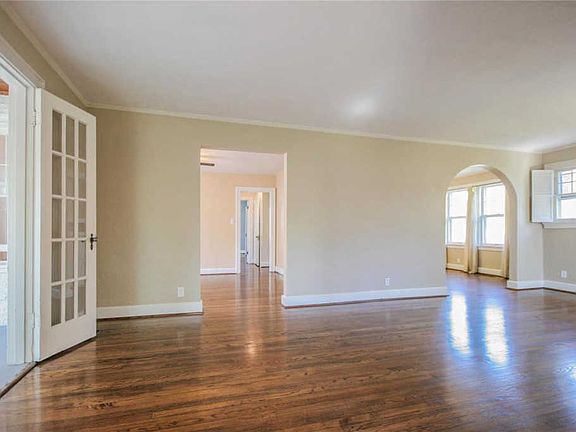 5th image of 23 Parkland Ave