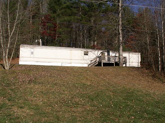 3rd image of 221 Fenner Ln