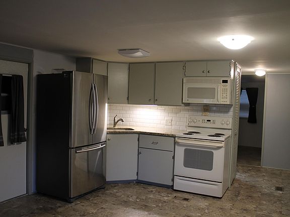 4th image of 27 Holly Dr