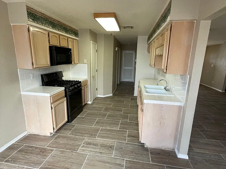 12133 Desert Quail Ave — Photo 3