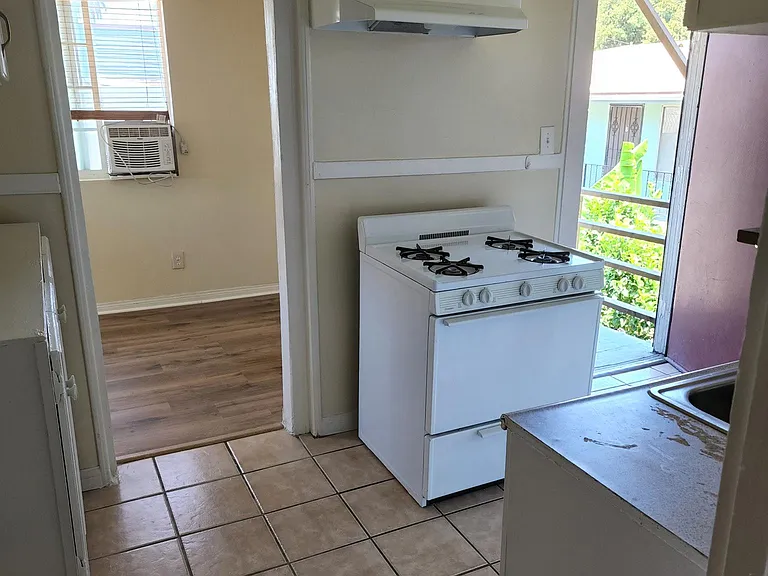 821 Walnut Ave — Photo 1