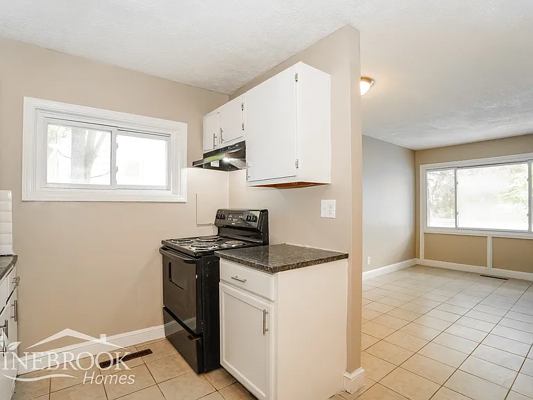 1747 Brentnell Ave — Photo 8