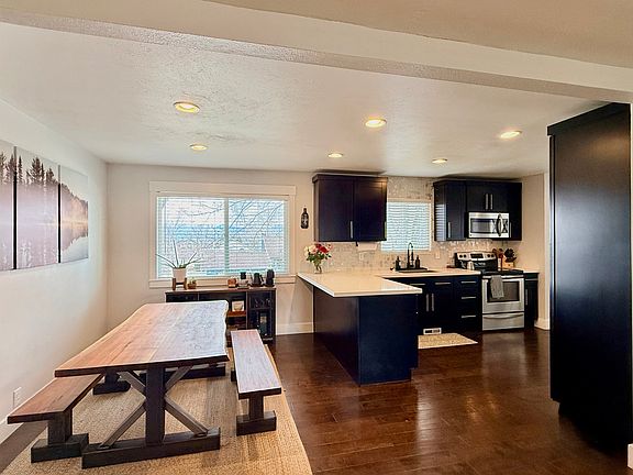 3rd image of 10240 Locksley Rd