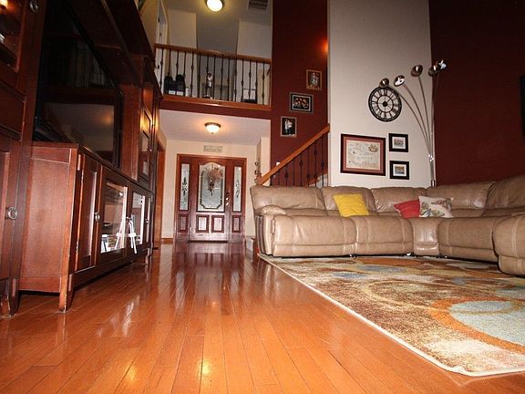 5th image of 1041 Holly Dr