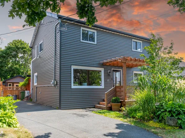 46 Albro Lake Rd, Dartmouth, NS B3A 3Y1