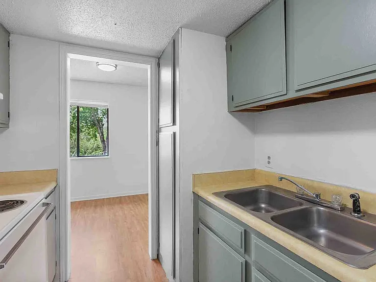 Chestnut Place Apartments — Photo 9