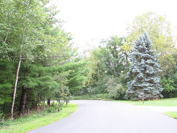 4th image of 4 Forest Glen Dr #L-104