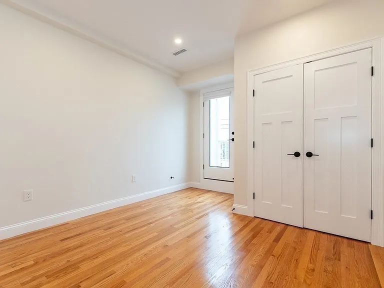 210 Adams St #3 — Photo 24