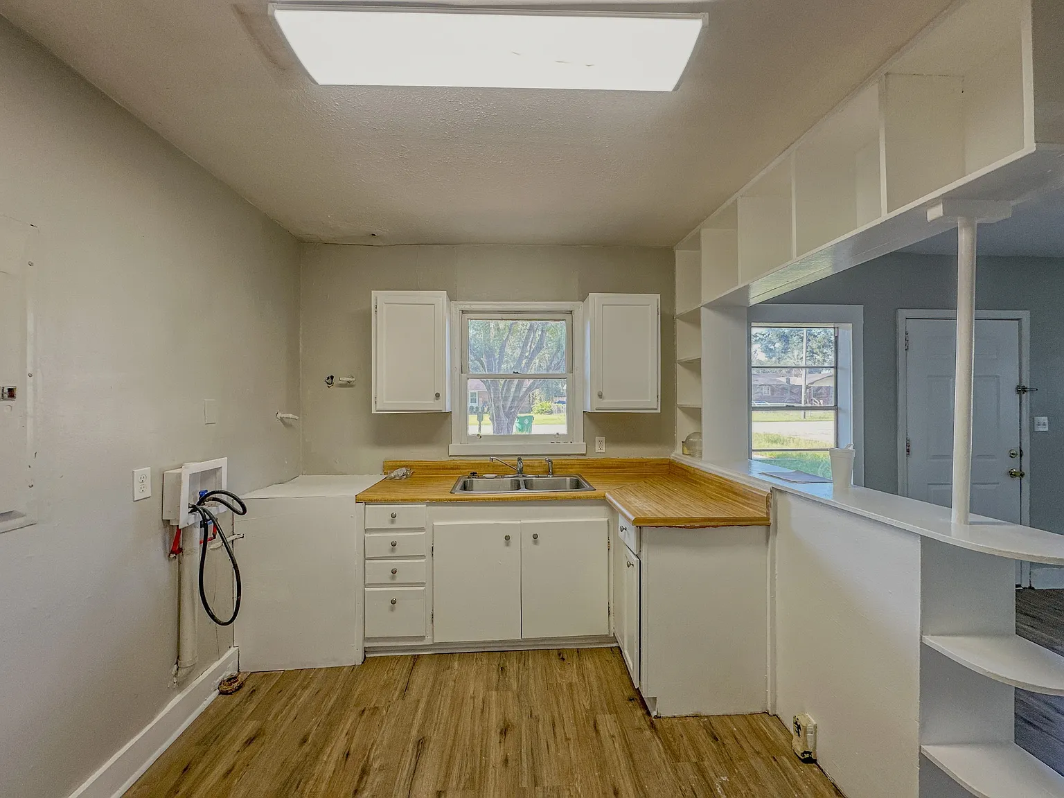 824 E Jane St - 1 — Photo 2