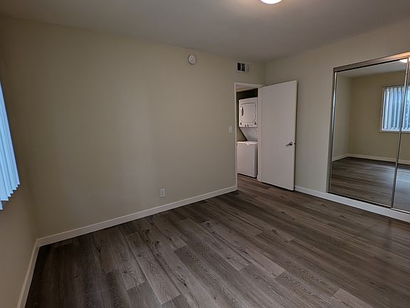 5th image of 13449 Moorpark St APT A
