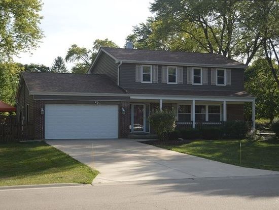 575 Lomond Dr, Mundelein, IL 60060