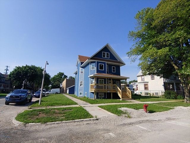 2nd image of 5403 W Iowa St