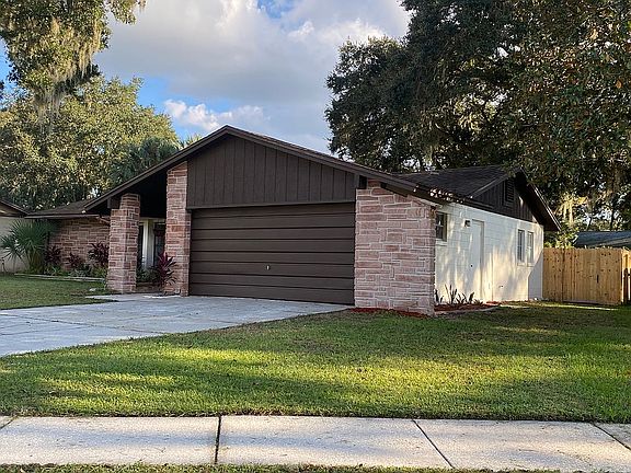 3rd image of 815 Centerwood Ct