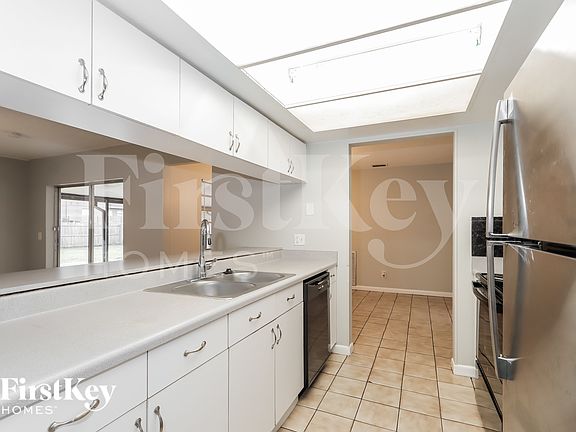 5th image of 3760 Parkway Blvd