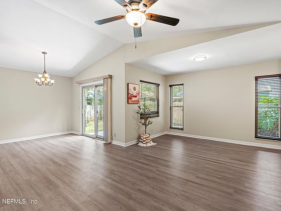 5th image of 551 LORING Avenue