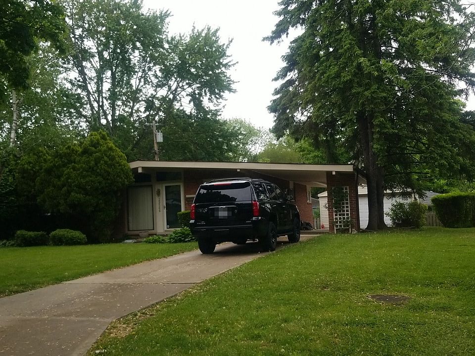 2nd image of 29566 Chelmsford Rd