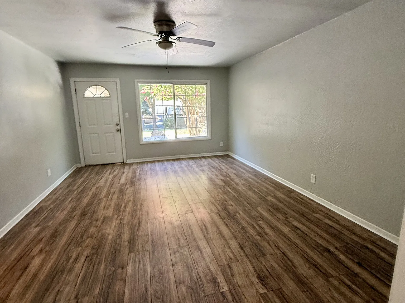 633 South Holly Street - 1 — Photo 4