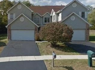 909 Thornwood Ct, Saint Charles, IL 60174