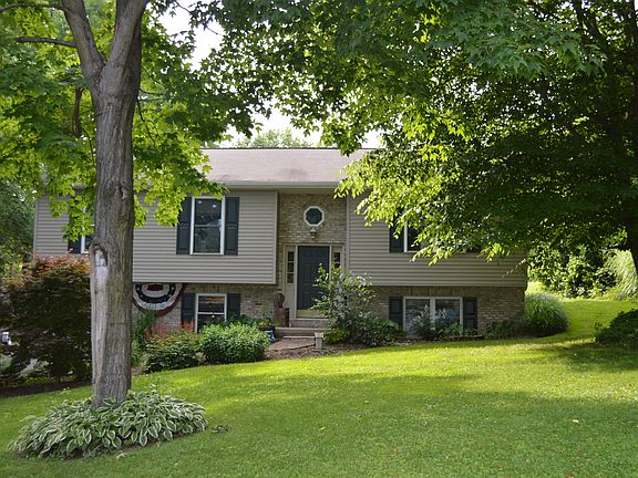 2nd image of 13 Country Ln
