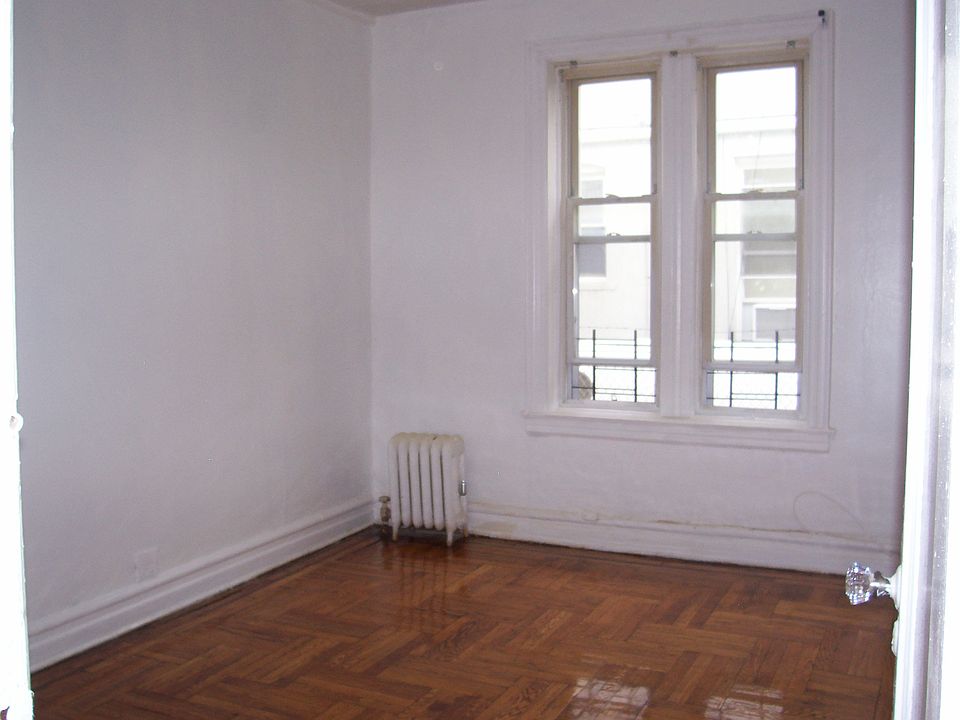 2nd image of 1806 E 92nd St