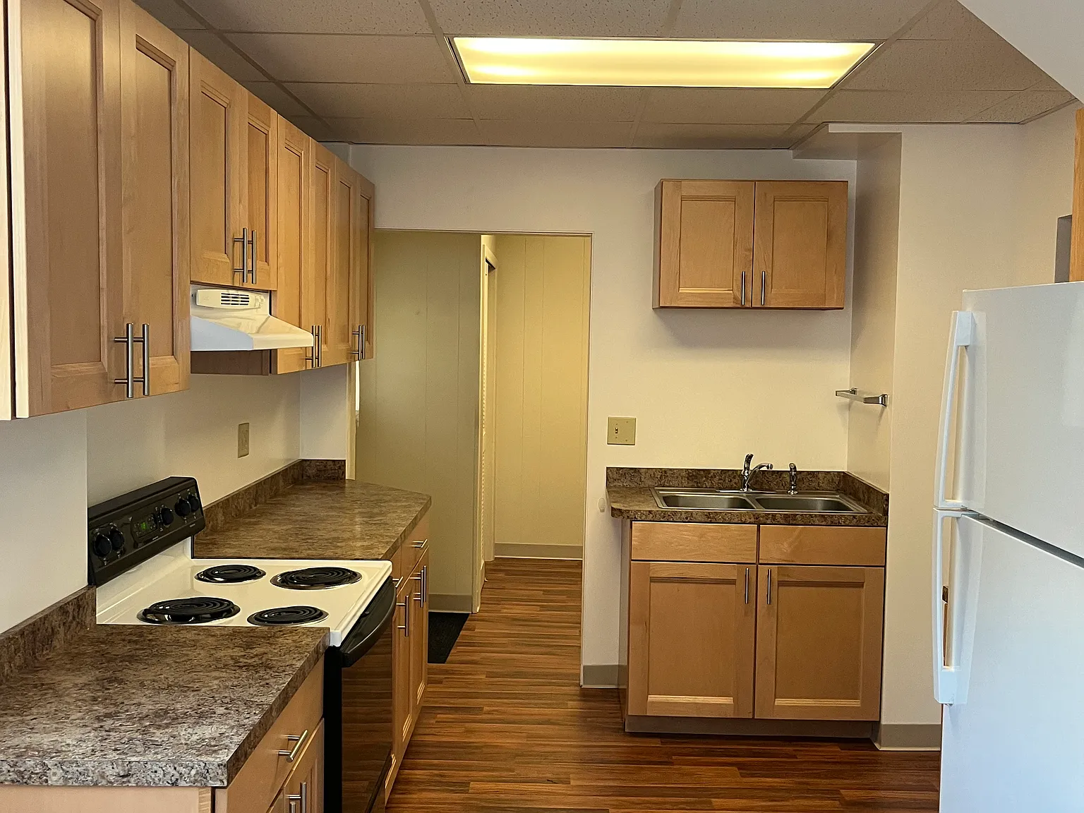 2 bed, 870 sqft, $950 — Photo 2