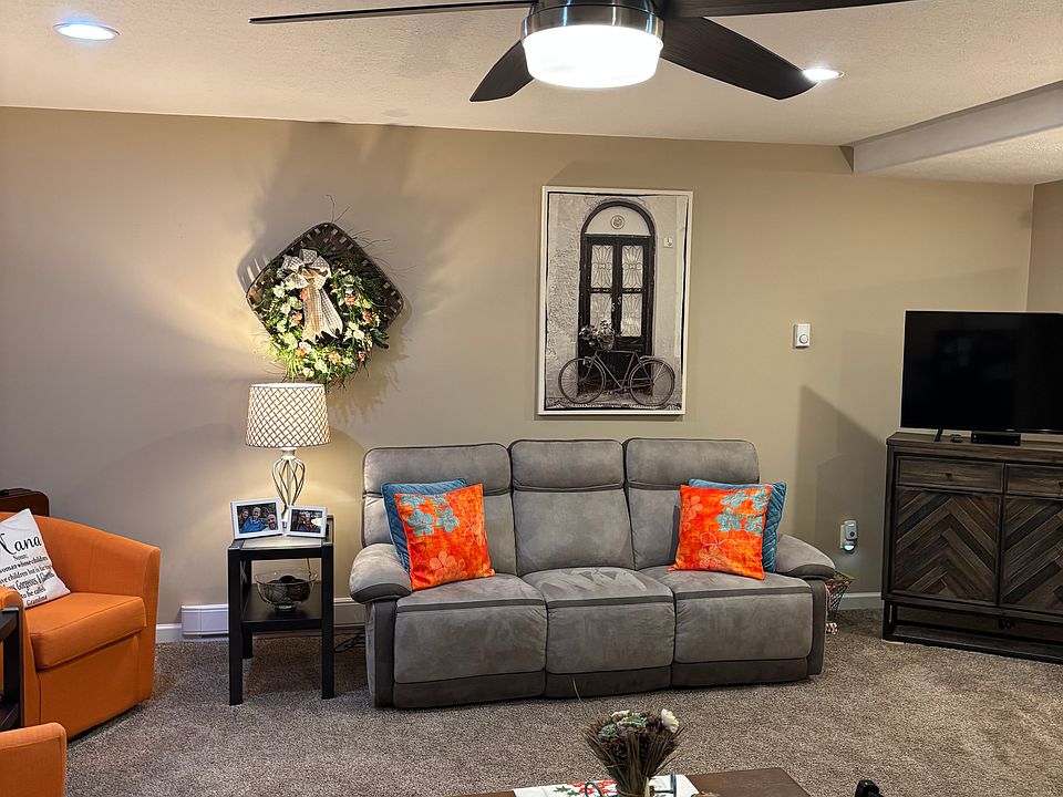 Large living room. Easy to re-arrange.