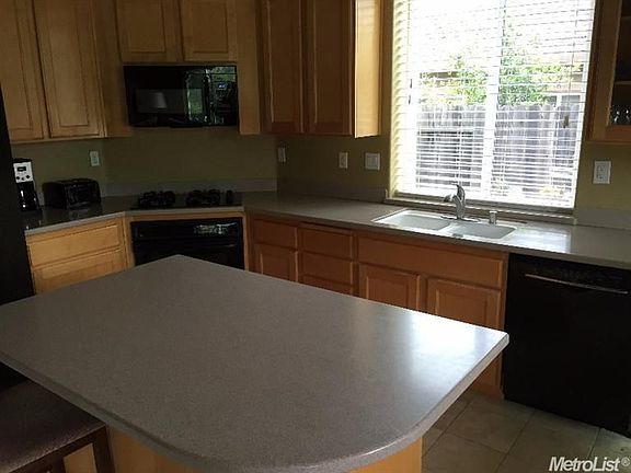 3rd image of 985 Palmer Cir