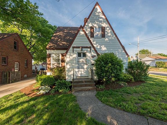 3rd image of 3121 W 142nd St