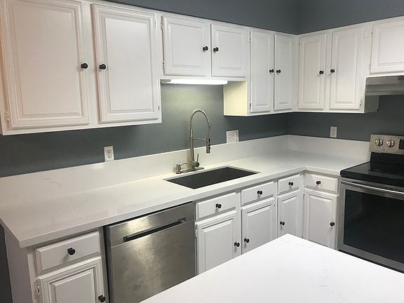 2nd image of 4024 Woodcrest Dr