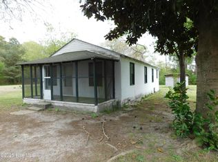 419 Croom Rd, Maxton, NC 28364