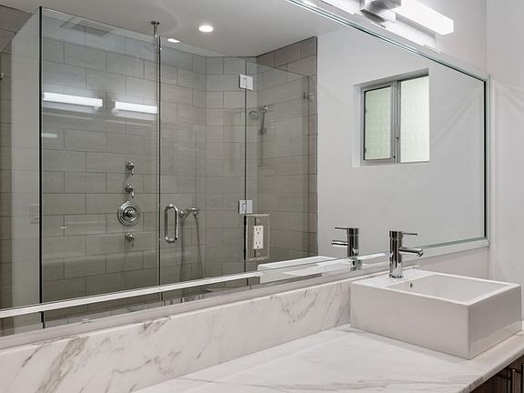 5th image of 1146 N Clark St #4